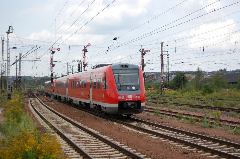 Br 612 605 und ein weiterer Br 612 passierten am 22.08.09 als RE nach Dresden Hbf die Signalgruppe des Chemnitzer Hbf.