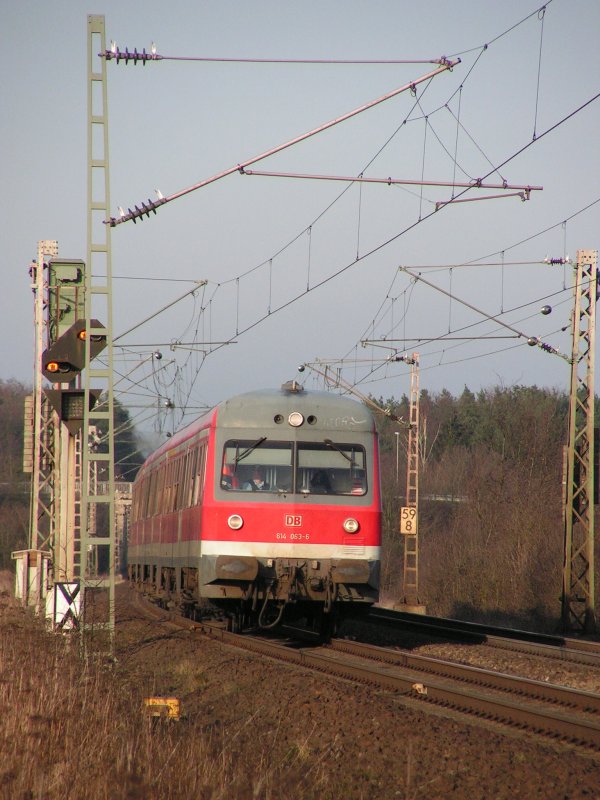 BR 614 063-6 als RB Rotenburg (Wmme) - Minden (Westf.) am 16.2.07 kurz vor Nienburg (Weser).