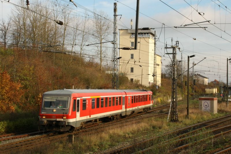 BR 628 nach Lbeck fhrt am Stellwerk von Bad Kleinen vorbei 11/2006
