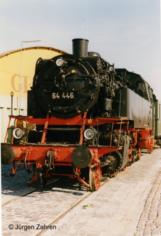 BR 64 446 auf dem Hafengleis am Glckstdter Aussenhafen im Okt. 1987