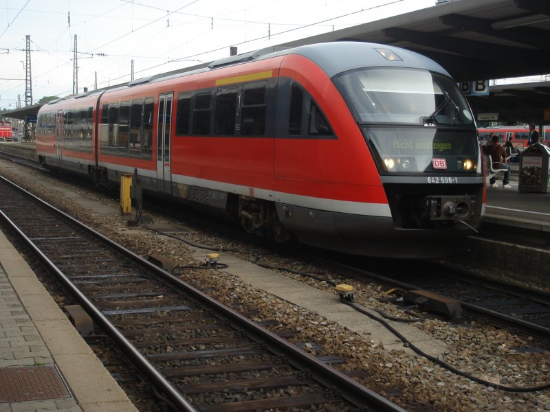 BR 642 in Augsburg Hbf. Aufgenommen am 29.06.07