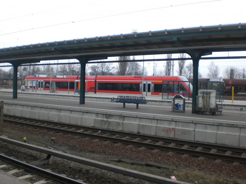 BR 646 (Stadler GTW) als RB12 nach Templin Stadt im S-Bahnhof Oranienburg.