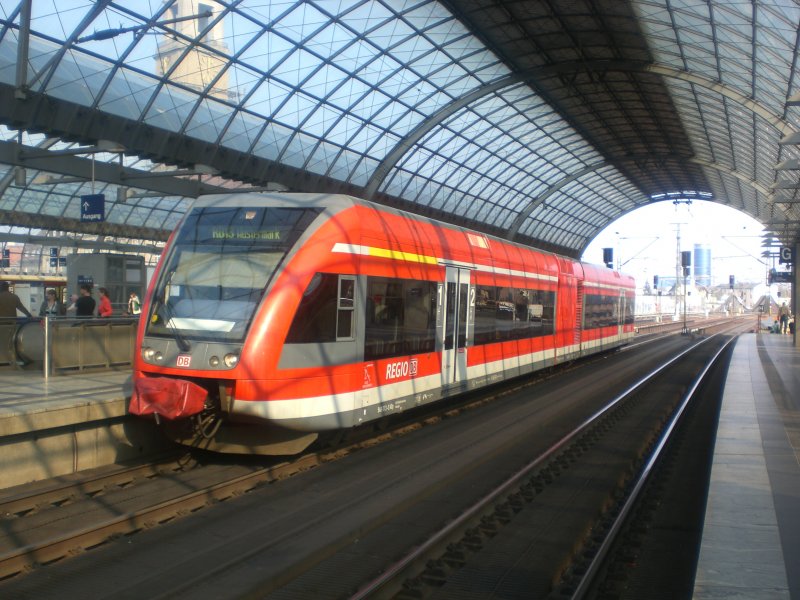 BR 646 (Stadler GTW) als RB13 nach Wustermark im Bahnhof Berlin-Spandau.