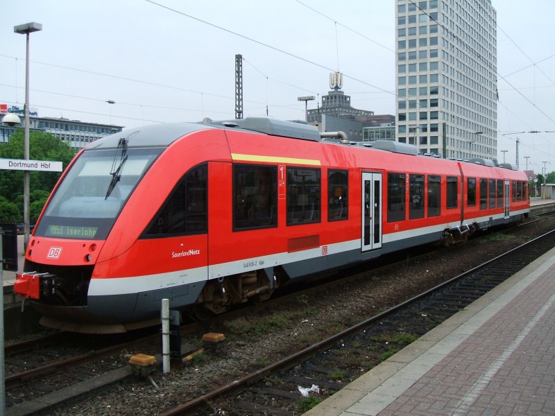 BR 648 606-2 als RB 53 von Dortmund Hbf nach Iserlohn (Sauerlandlinie),immer schn zu sehen wie gepflegt die Garnitur ist,im Hintergrund das Harenberg City-Center 