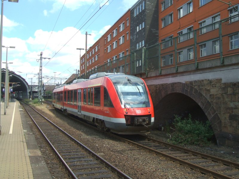 BR 648 SauerlandNetz mit RB in Hagen Hbf. bei der 
Ausfahrt nach Ldenscheid.
Oberhalb des Gleises sind die Schienen fr den Gterverkehr.