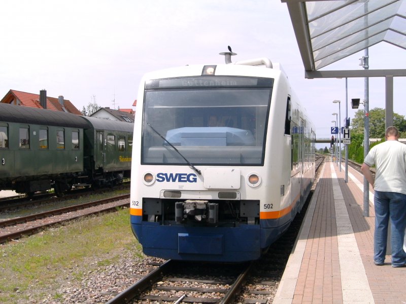 BR 650 der SWEG im Bahnhof Riegel am Kaiserstuhl Ort am 10.05.2009
