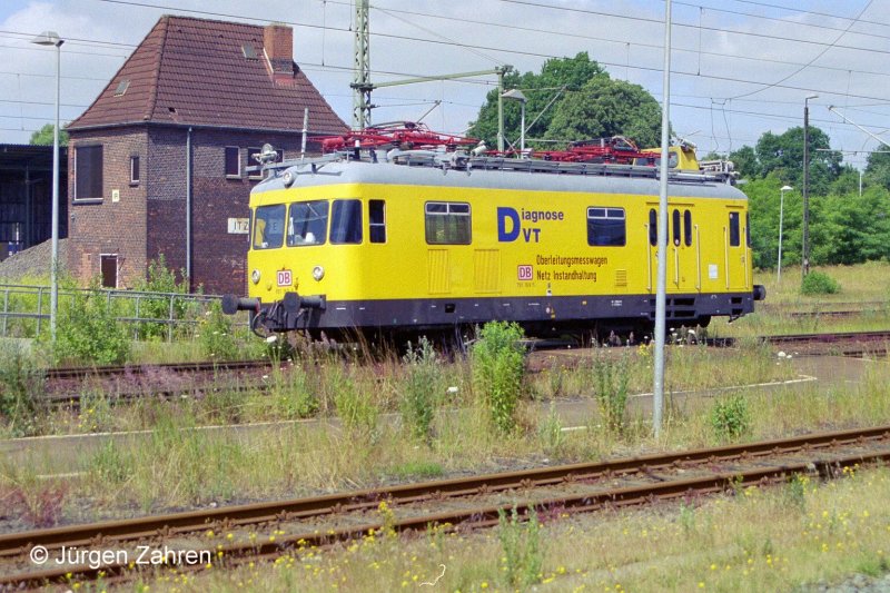 BR 701 169-6 Oberleitungsmesswagen berprft im Aug. 2002 die Oberleitungen im Bahnhof Itzehoe.