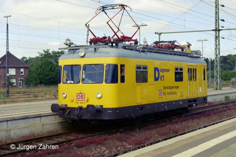 BR 701 169-6 Oberleitungsmesswagen berprft im Aug. 2002 die Oberleitungen im Bahnhof Itzehoe.