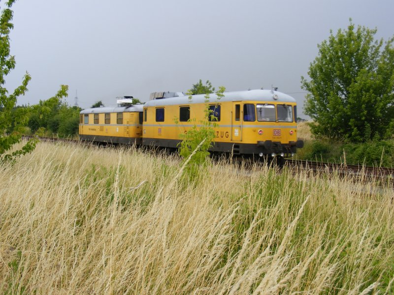 BR 725 004-5 , BR 726 004-5 (Netzinstandhaltung) am 25.06.2008 um 12.08 Uhr in Gross Ammensleben (Sachsen Anhalt)
Gerade noch erwischt ! Seltenes erscheinungsbild in unserer gegend