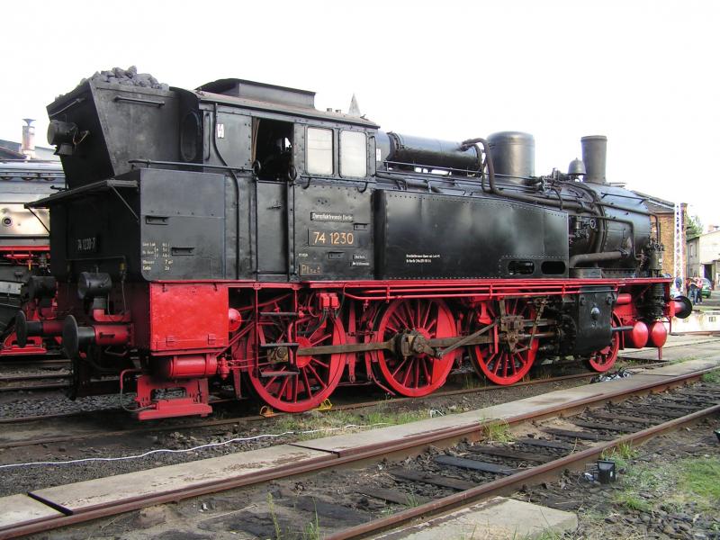 BR 74 1230-7 aufgenommen beim 1. Berliner Eisenbahnfest am 21. August 2004 Veranstalter waren der Traditionszug Berlin e.V. (http://www.starrail.de/traditionszug/) und der Dampflokfreunde Berlin e.V. (http://www.dampflokfreunde-berlin.de/)
