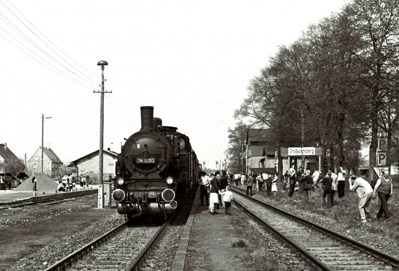 BR 74 in Grovoigtsberg, um 1988  
Strecke Nossen - Freiberg in Sachsen