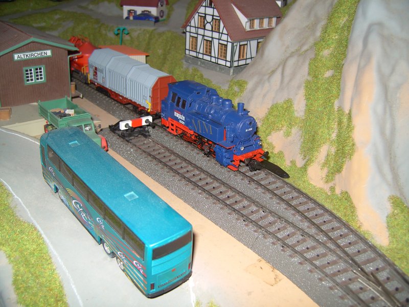 BR 80 2000 Mrklin Magazin mit einer bergabe am Gterschupen Altkirchen.