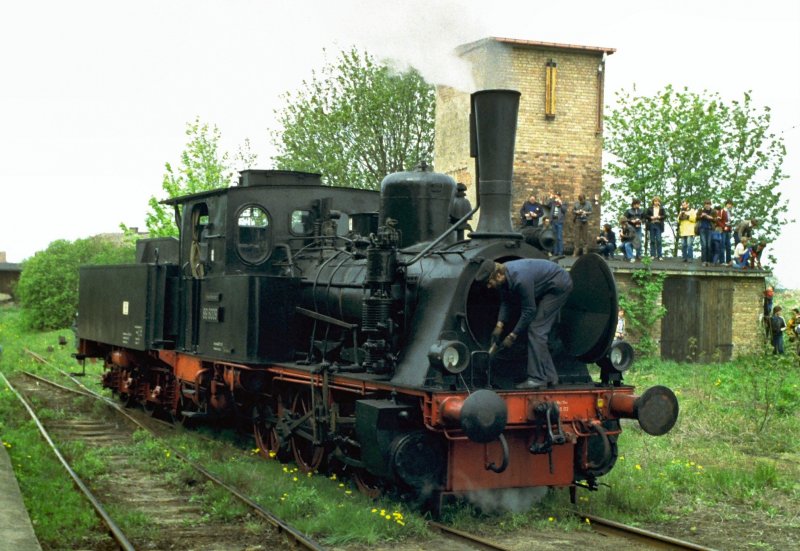 BR 89 auf der Heidekrautbahn, Aufnahme von 1988 (ORWO-Dia), Vorbereitungen fr die Rckfahrt