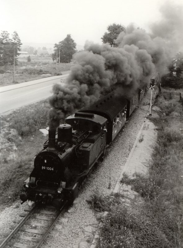 BR 89 auf der Traditionsbahn Erfurt-West kurz vor dem Hp. Erfurt - Berliner Strasse, ca 1985
