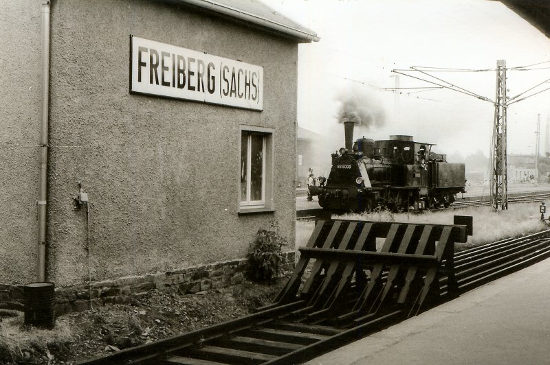BR 89 bei Pendelfahrten im bahnhof Freiberg (Sachsen) um 1986