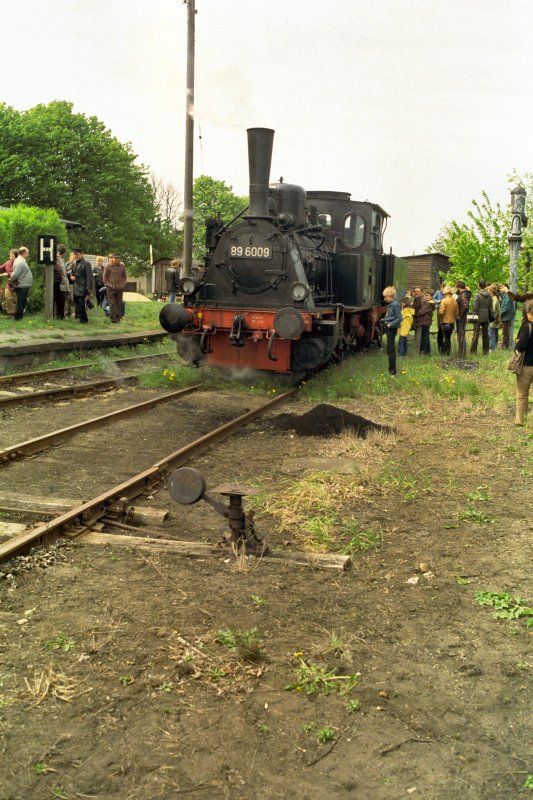 BR 89 in Gro� Sch�nebeck um 1988. Sonderfahrt des DMV auf der Heidekrautbahn