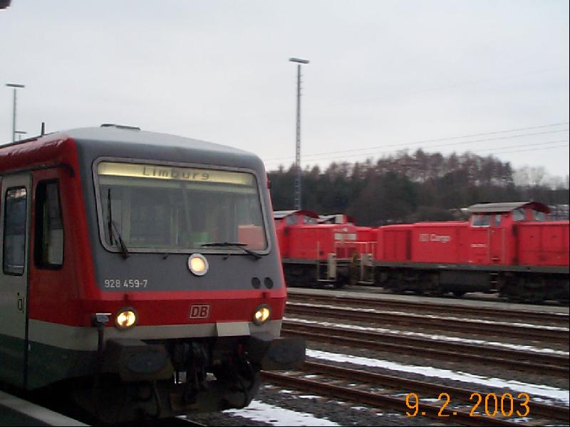 BR 928 erhlt auf ihrer Fahrt nach Limburg einfahrt auf Gleis 5B in Montabaur
