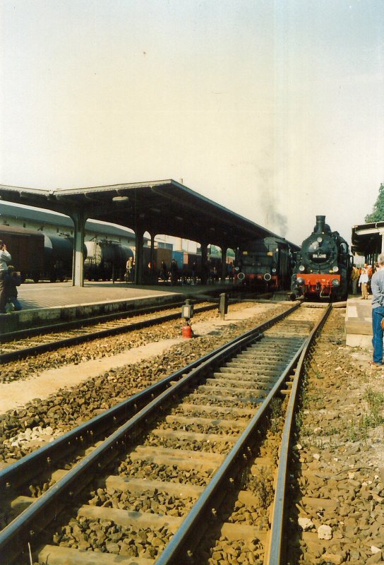 BR 94 und auf dem Nachbargleis BR 38 im Bahnhof Bad Langensalza, um 1986  Foto auf ORWO-Film (gescannt)