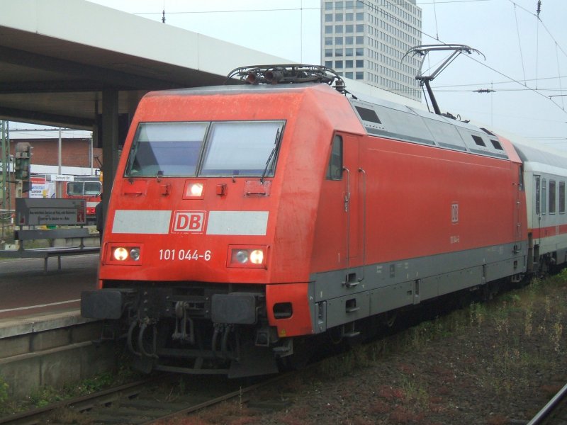 BR101 044-6 mit IC 2047 nach Leipzig,im Dortmunder Hbf. Gleis10