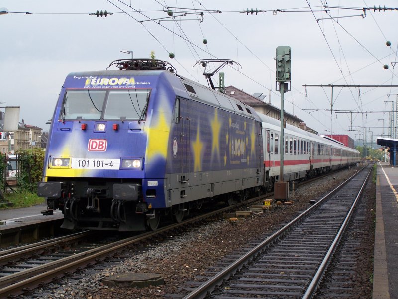 Br.101 101-4  Europa  fuhr am 28.September 2007 mit einem InterCity von N�rnberg Hbf nach Karlsruhe Hbf, �ber: Ansbach, Crailsheim, Ellwagen, Aalen, Schw�bisch Gm�nd, Stuttgart Hbf, Vaihingen/Enz, M�hlacker, und Pforzheim Hbf. Aufgenommen am 28.September 2007 in Aalen.