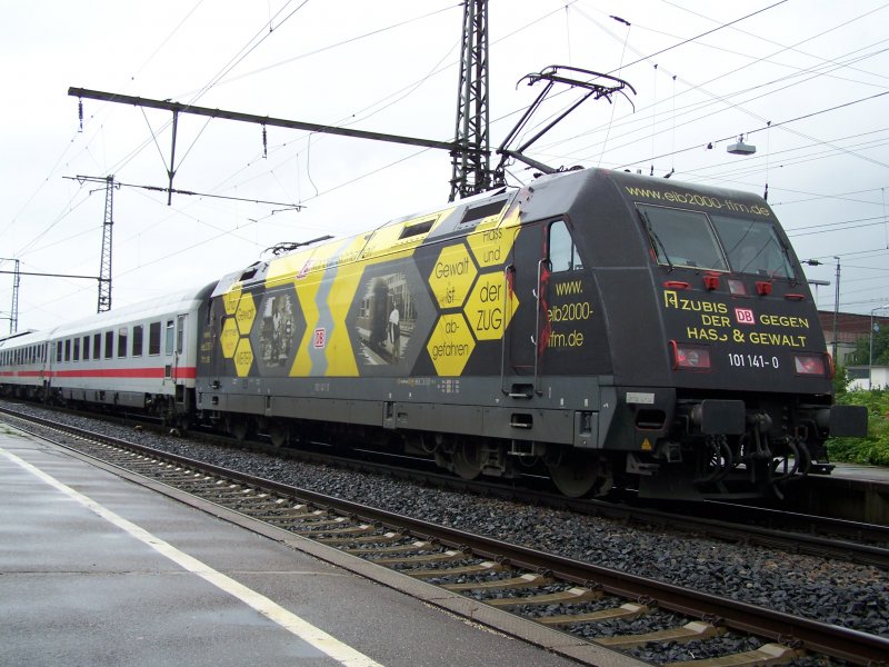 Br.101 141-0  Azubis der DB gegen Hass & Gewalt  im Bahnhof Aalen, aufgenommen am 21.Juni 2007.