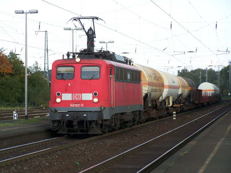 Br.140 821-0 mit einem Gterzug bei der Durchfahrt durch Unna. Aufgenommen am 5.Oktober 2007