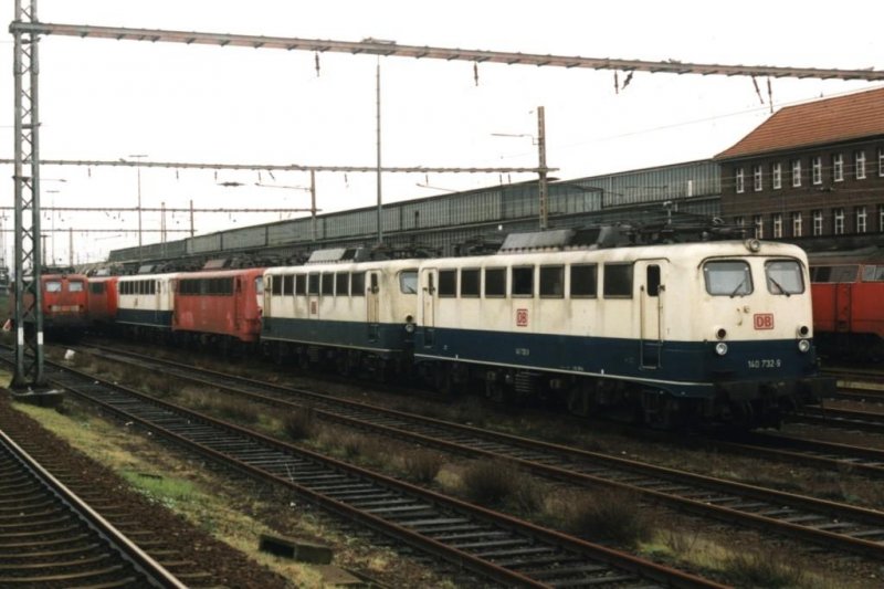 BR140-parade in Wanne Eickel Hauptbahnhof am 28-10-2000: 140 732-9, 140 641-2, 140 749-3 und 140 721-2. Bild und scan: Date Jan de Vries.