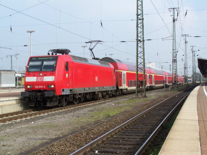 Br.146 010-4 bei der Ausfahrt aus Dortmund Hbf. Der Zug fuhr als RE6 nach Dsseldorf Hbf. Aufgenommen am 4.Oktober 2007