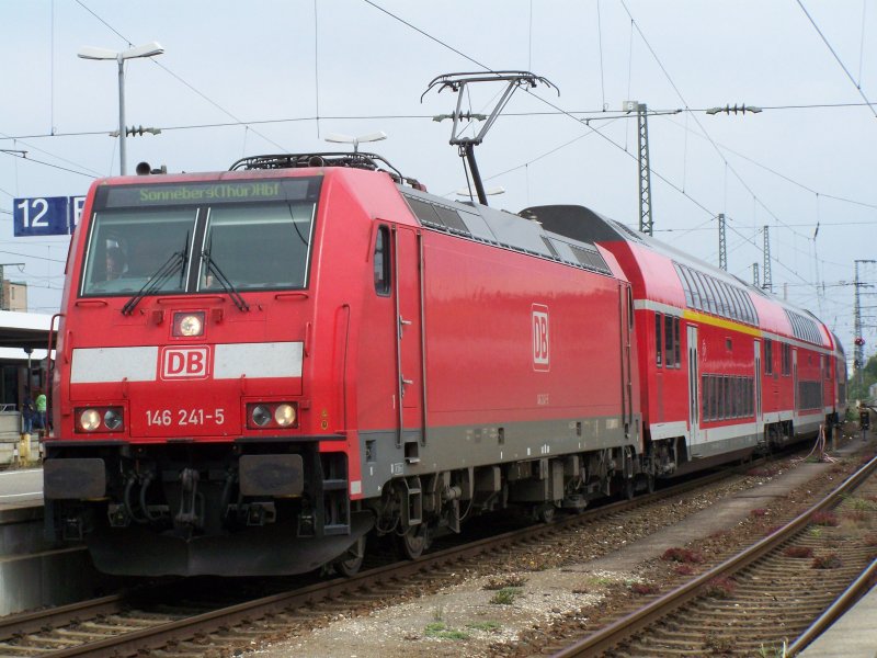 Br.146 241-5 fuhr am 6.September 2007 als Regionalzug von Nrnberg Hbf nach Sonneberg(Thr)Hbf. Aufgenommen bei der Ausfahrt aus Nrberg Hbf.