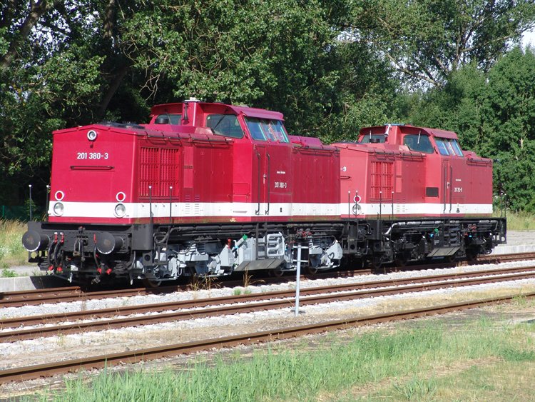BR201 380-3 und BR 201 792-9 abgestellt im UBB-Bahnhof Zinnowitz.Aufgenommen am 21.07.08