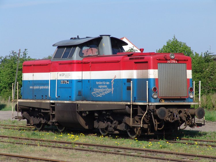 BR212 279-4 von der Eisenbahngesellschaft Potsdam GmbH (EGP)abgestellt im Bahnhof Pritzwalk.Aufgenommen am 04.05.08