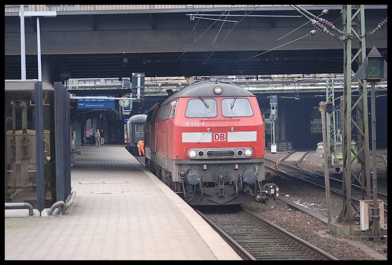 BR.218 494-3 Und Einer Unbekannten Wurden Am IC-Wagen Angekoppelt Im Bahnhof Hamburg-Hbf Zur Fahrt Nach Westerland(Sylt)Mit Kurswagen Nach Dagebll.02.09.07