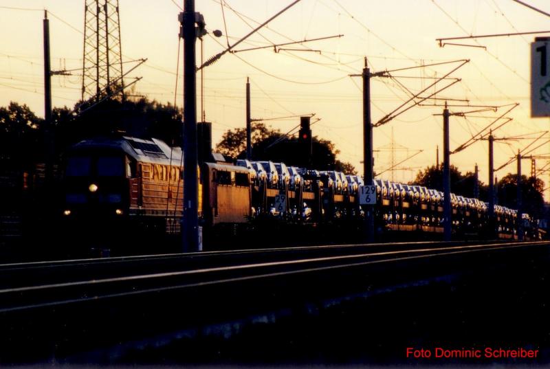 Br.232 zieht Br.140 und ein Autozug aus Richtung Rathenow. Aufgenommen in Wustermark/Ort