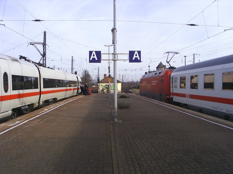 BR411 als ICE und BR101 mit IC in Weimar, 17.2.08