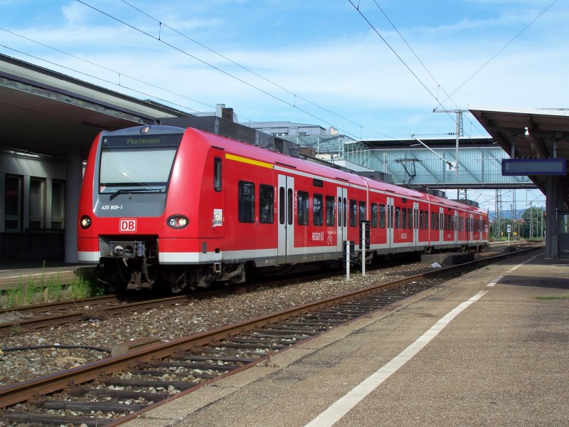 Br.425 809-1 von Regio DB im Bahnhof Gppingen. Der Zug fuhr von Gppingen nach Plochingen. Aufgenommen am 13.Juli 2007 im Bahnhof Gppingen.