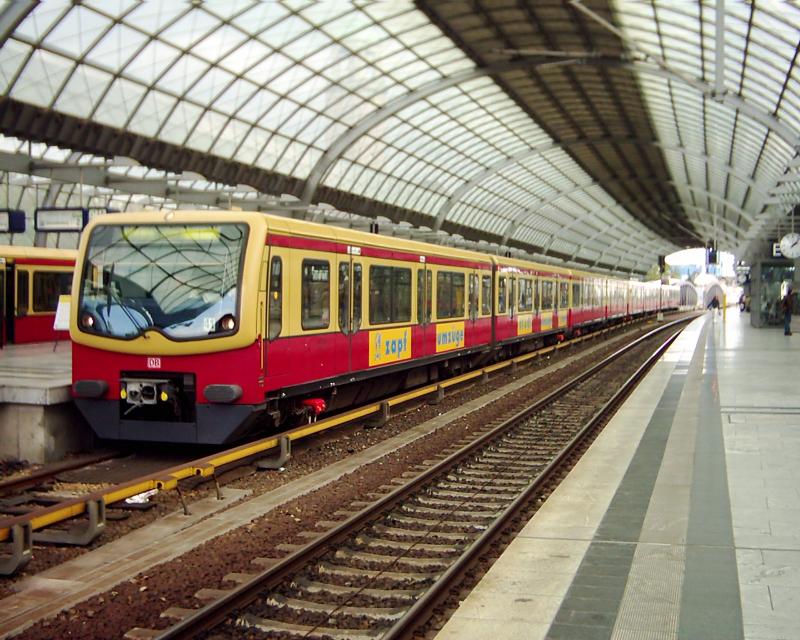 BR481 im Bahnhof Berlin-Spandau