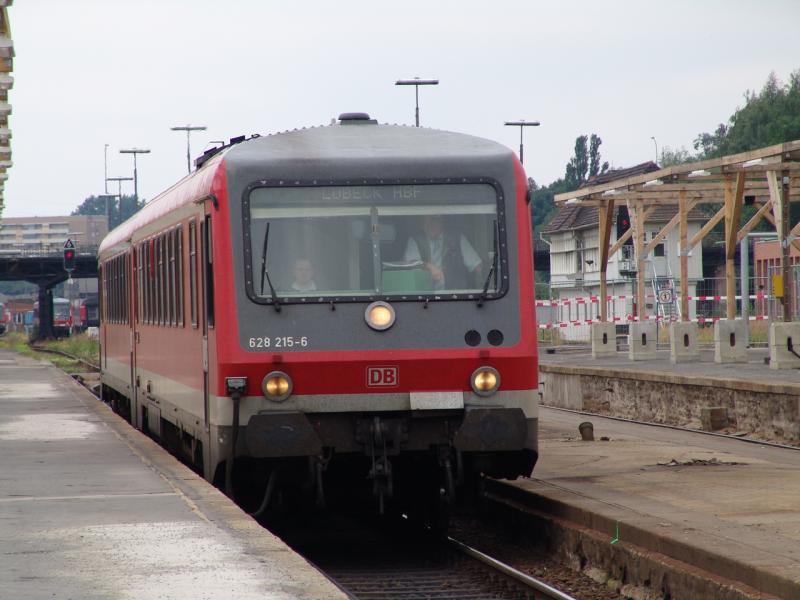 BR628 als RB von Lneburg nach Lbeck Hbf.im Lbecker Hbf.(18.07.04)