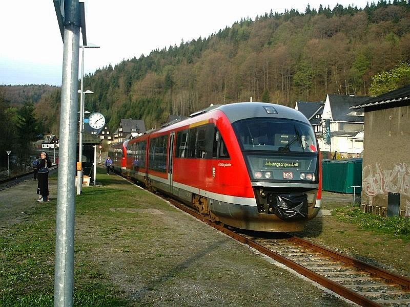 BR642 im Doppelgespann (seltenes Bild hier in Antonsthal) auf dem Weg nach Johanngeorgenstadt