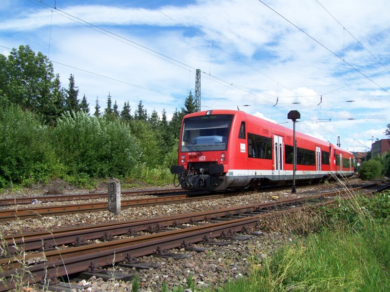 Br.650 024-3 als RE nach Ulm Hbf verlsst das Bahngelnde vom Bahnhof Aalen. Aufgenommen am 6.Juni 2007, nchster Halt, Unterkochen.