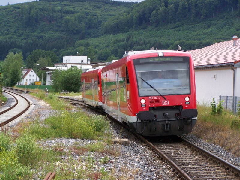 Br.650 319-7 kam mit einer 5.sekndigen versptung in dem Bahnhof Oberkochen eingefahren.
Aufgenommen am 22.06.07
