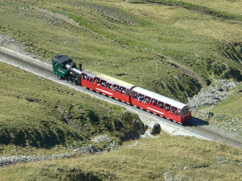 BRB - Personenzug mit Dampflok H 2/3 16 Unterwegs zum Gipfelbahnhof auf dem Brienzer Rothorn am 13.09.2007