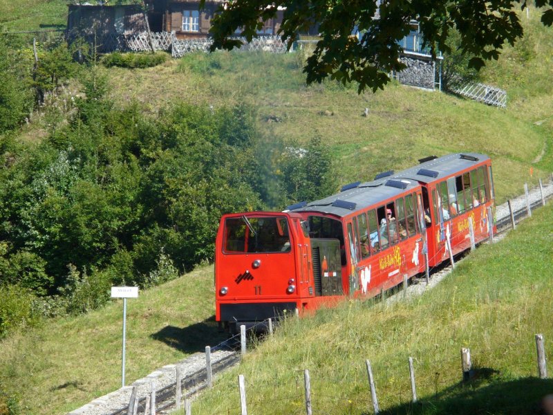 BRB - Personenzug mit Zahnrad Diesellok Hm 2/2 11 und mit 2 Personenwagen kurz nach der Kreuzungsstelle Planalp am 13.09.2007