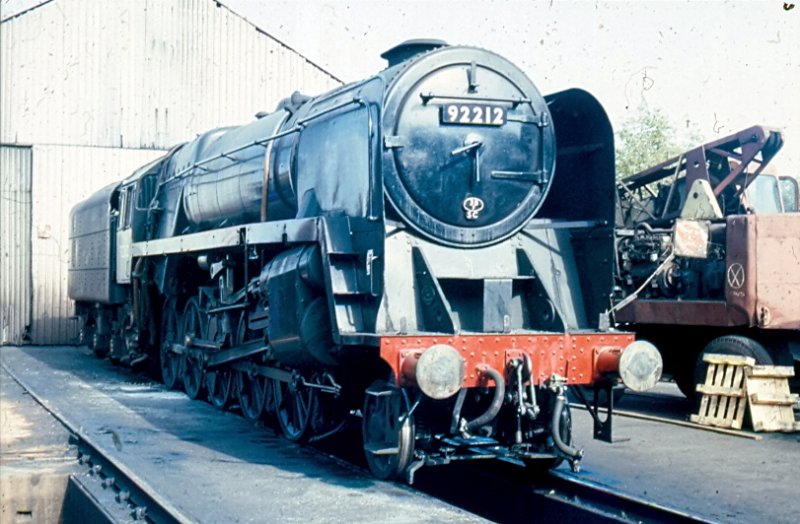 British Rail Class 2-10-0 bei der East Lancashire Railway eingestellt. Eine Schnellzuglok mit der 1E-Achsfolge w�re in Deutschland eine Rarit�t