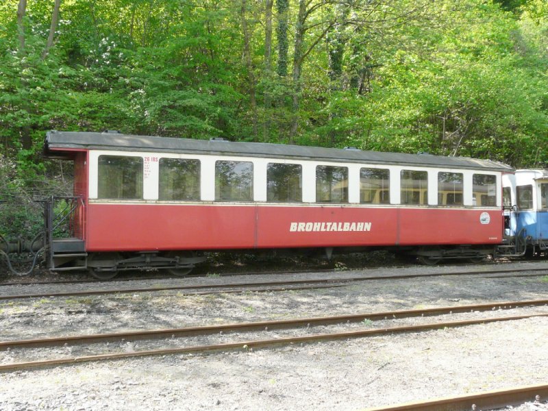 Brohltalbahn - Personenwagen 2 KL. B 26 ( ex FW B 26 ) mit Anschrift BROHLTALBAHN im Bahnhofsareal von Brohl am 03.05.2008