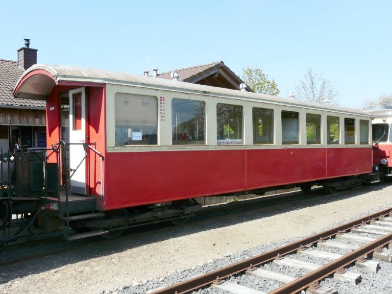 Brohltalbahn - Personenwagen 2 KL. B 24 ( ex FW B 24 ) im Bahnhofsareal von Engeln am 03.05.2008