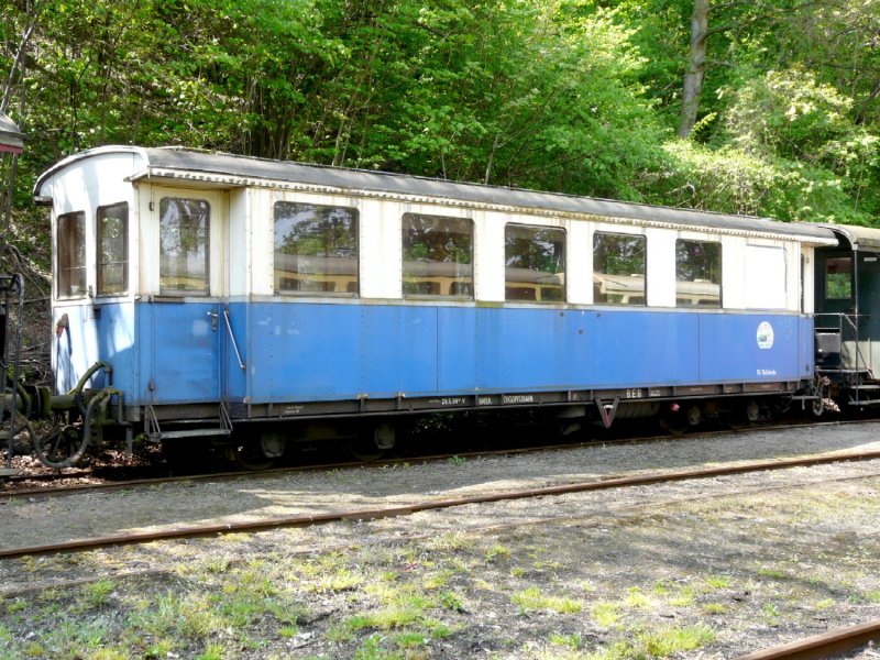 Brohltalbahn - Personenwagen B  7 im Bahnhofsareal von Brohl am 03.05.2008