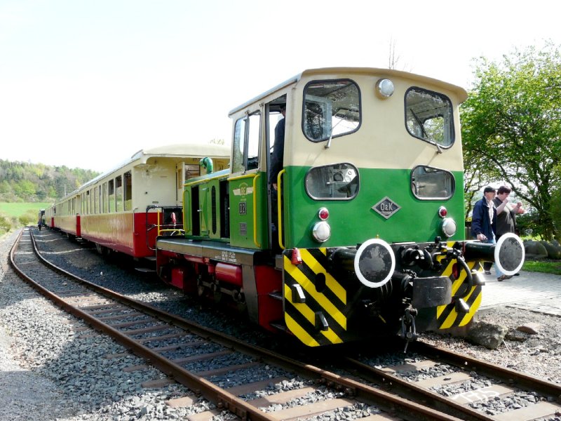 Brohltalbahn - Vulkan Express die D2 Diesellok hat den Zug nach Engeln Geschoben und wartet nun auf die Rckfahrt nach Brohl am 03.05.2008
