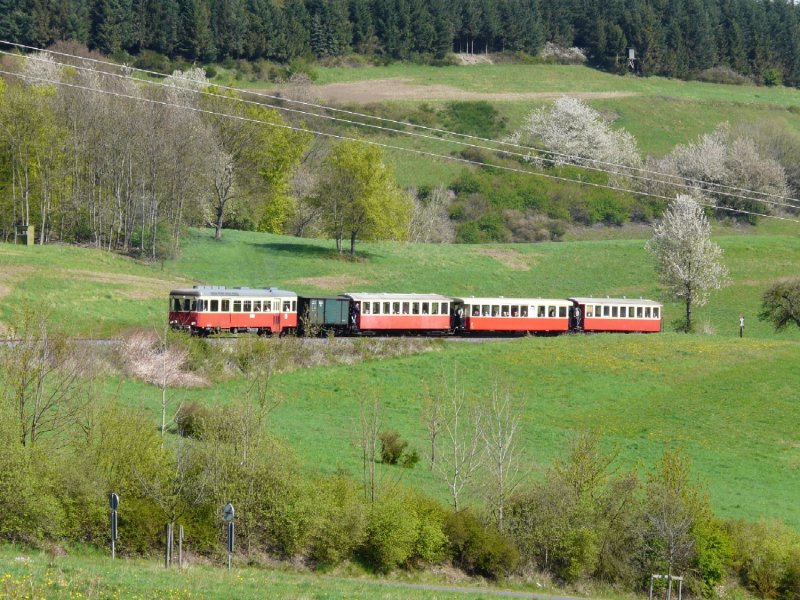 Brohltalbahn - Vulkan Express unterwegs kurz vor der einfahrt in den Bahnhof von Engeln am 03.05.2008