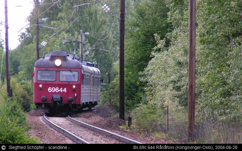 BS 69C 664 (zwischen Oslo und rnes) in Rnfoss. Sommer 2004
