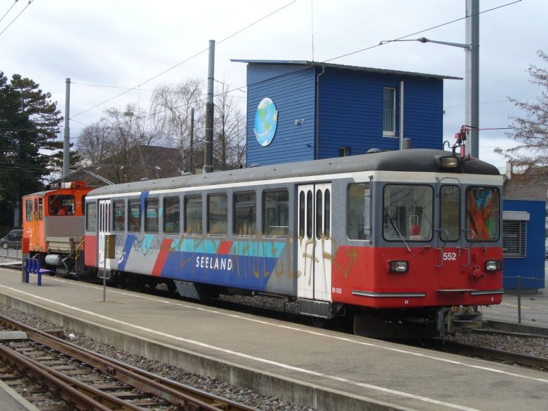 BTI /asm - Letzte Fahrt auf Schienen des BTI /asm Steuerwagen Bt 552 mit dem Tm 2/2 541 als Extrazug 8856 von Biel Gteranlage ab 10.53 Uhr nach Tuffelen an 11.25 Uhr .. Steuerwagen Bt 552 wird im Depot Tuffelen vorbereitet fr den Abruch .. Bild das Extrazuges 8856 aufgenommen im Bahnhof von Nidau am 03.03.2008